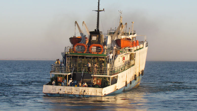 nuestro barco embarrancado